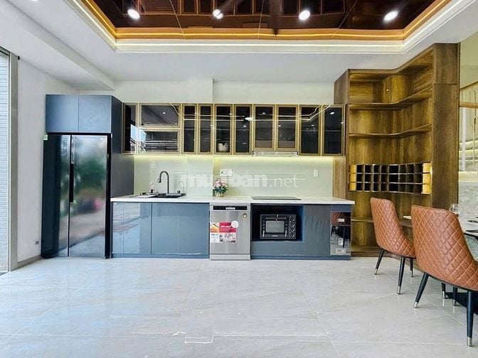 Đi nước ngoài định cư bán gấp nhà ở đường Hải Thượng Lãn Ông, phường 1