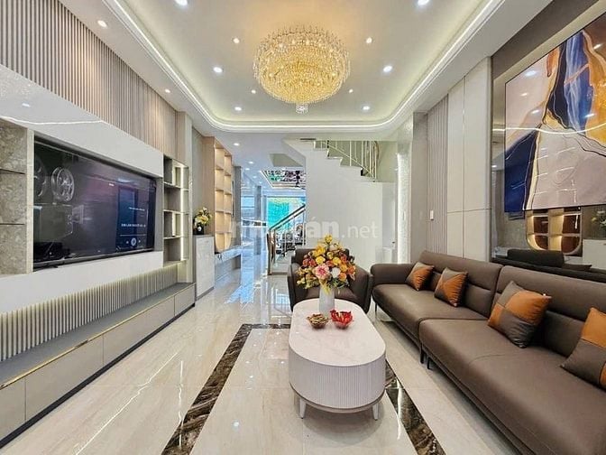 Đi nước ngoài định cư bán gấp nhà ở đường Hải Thượng Lãn Ông, phường 1