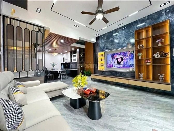 Qua Đức định cư với con bán nhà Phó Đức Chính,Bình Thạnh. Gần chợ