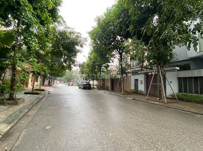 Hiếm, biệt thự Tràng An Phùng Chí Kiên - Cầu Giấy - 250m2 x 5T x MT 9m