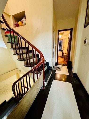 Bán nhà phân lô 5 tầng 42m2 phố Quỳnh Mai - Hai Bà Trưng, ô tô đỗ cổng