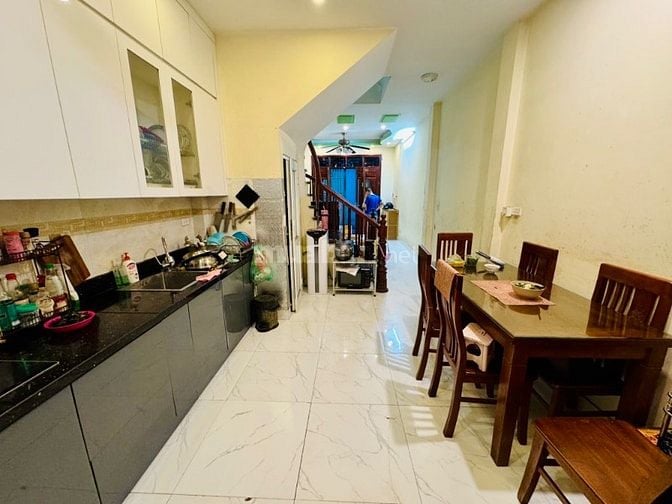 Bán nhà phân lô 5 tầng 42m2 phố Quỳnh Mai - Hai Bà Trưng, ô tô đỗ cổng