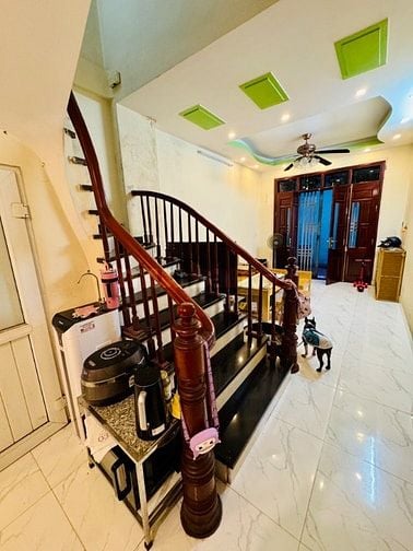 Bán nhà phân lô 5 tầng 42m2 phố Quỳnh Mai - Hai Bà Trưng, ô tô đỗ cổng