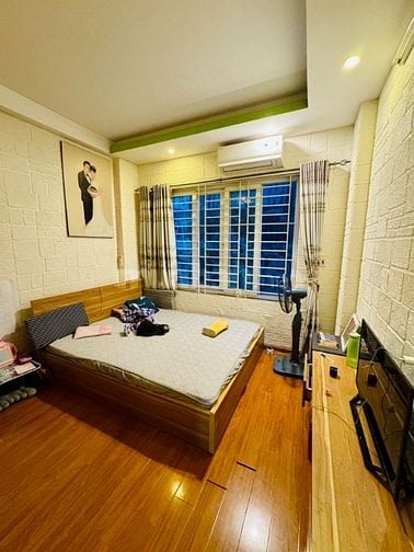 Bán nhà phân lô 5 tầng 42m2 phố Quỳnh Mai - Hai Bà Trưng, ô tô đỗ cổng