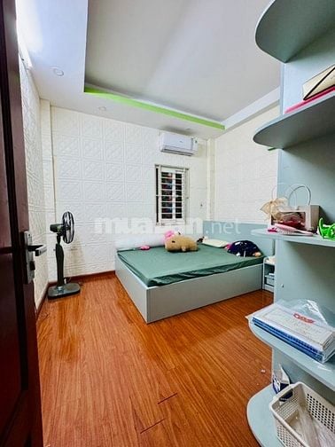 Bán nhà phân lô 5 tầng 42m2 phố Quỳnh Mai - Hai Bà Trưng, ô tô đỗ cổng