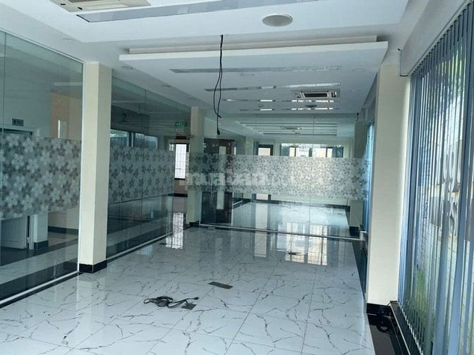 Cần bán biệt thự có hầm đs 34 Tên lữa cách TTTM vài bước chân 10x20m