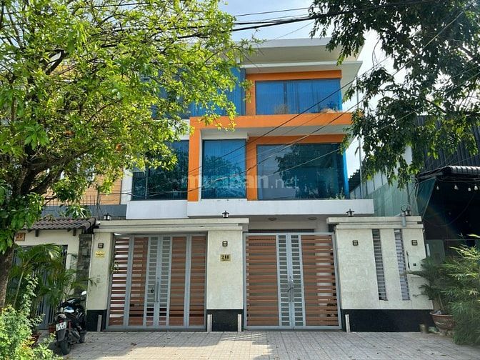 Cần bán biệt thự có hầm đs 34 Tên lữa cách TTTM vài bước chân 10x20m