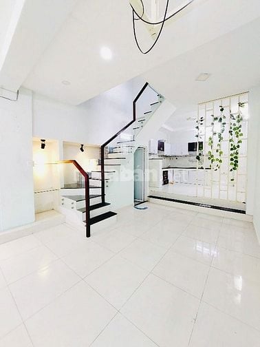 Nhà góc đẹp, 3 tầng  (4.2x15m), gần Mặt tiền Phạm Thế Hiển P5 Q8