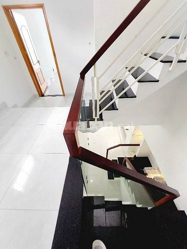 Nhà góc đẹp, 3 tầng  (4.2x15m), gần Mặt tiền Phạm Thế Hiển P5 Q8