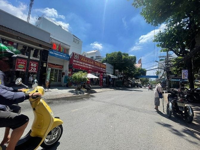 Bán nhà mặt tiền phan huy thực
