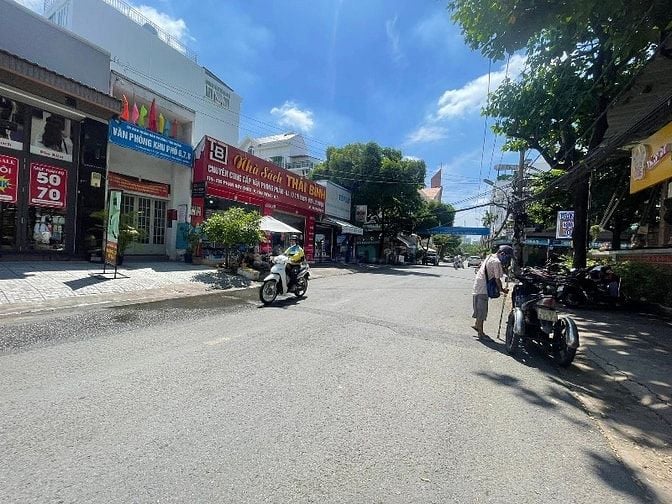 Bán nhà mặt tiền phan huy thực