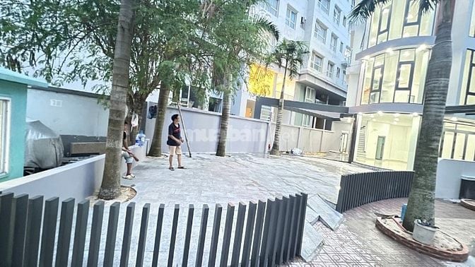 Cần bán nhà - lộ giới lớn đường Lê Đức Thọ