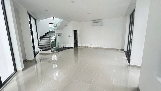 Cần bán nhà - lộ giới lớn đường Lê Đức Thọ