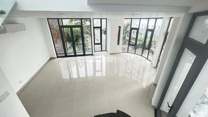 Cần bán nhà - lộ giới lớn đường Lê Đức Thọ
