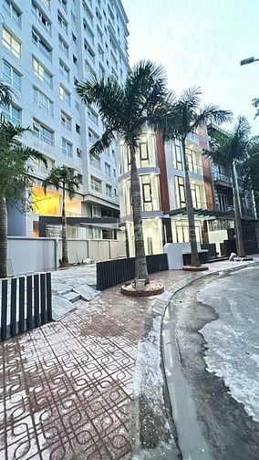 Cần bán nhà - lộ giới lớn đường Lê Đức Thọ
