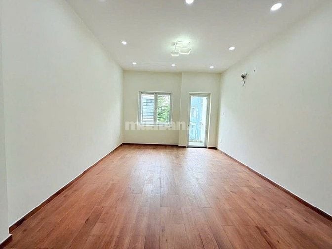 NHÀ TRỐNG 1T1L2L 64m2 MẶT TIỀN CƯ XÁ BẮC HẢI, Đ. CỬU LONG P15 Q10 SHR