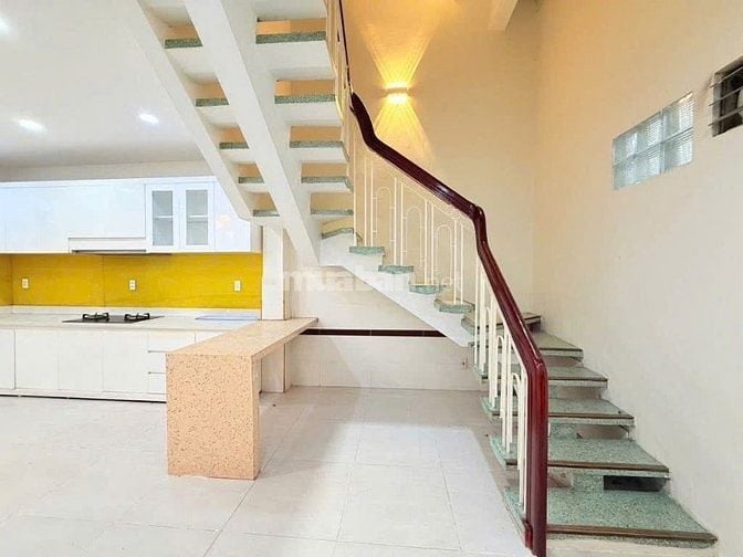 NHÀ TRỐNG 1T1L2L 64m2 MẶT TIỀN CƯ XÁ BẮC HẢI, Đ. CỬU LONG P15 Q10 SHR
