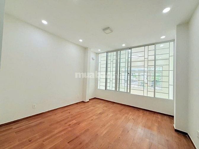 NHÀ TRỐNG 1T1L2L 64m2 MẶT TIỀN CƯ XÁ BẮC HẢI, Đ. CỬU LONG P15 Q10 SHR