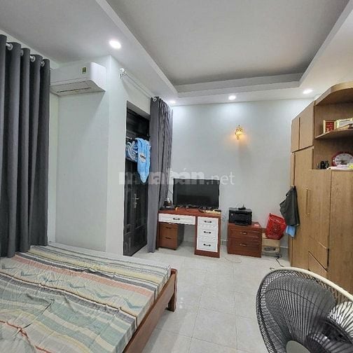 Bán Nhà Riêng 3 Lầu ,Ngang Rộng 9m Nở Hậu ,Đ.Huỳnh Tấn Phát Q.7