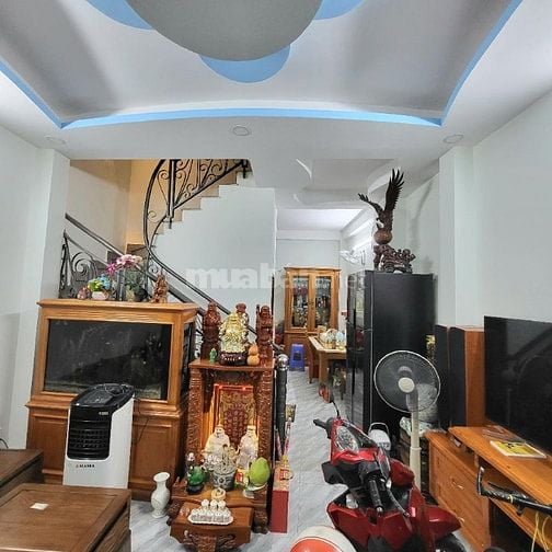 Bán Nhà Riêng 3 Lầu ,Ngang Rộng 9m Nở Hậu ,Đ.Huỳnh Tấn Phát Q.7