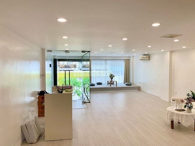 BÁN NHÀ PHỐ VÕNG THỊ – VỊ TRÍ ĐẸP NHẤT PHỐ – 10 TẦNG THANG MÁY GIÁ 52 