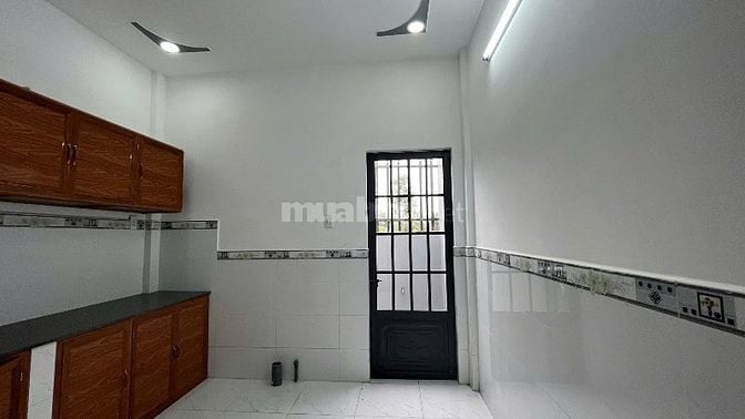Nhà 1 Trệt 1 Lầu Gần Chợ Bình Chánh Vài Phút