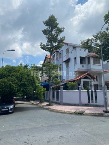 Bán Gấp Biệt Thự Góc đường Phạm Thị Tánh F4Q8 dt:12 x 20m, hầm, 4 lầu