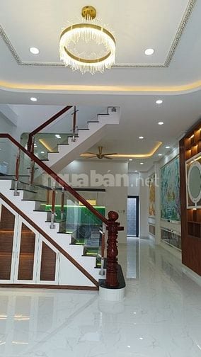 Cần Bán Nhà 1 Trệt 1 lầu (5x20), Giá chỉ 1 tỷ 050 triệu, gần chợ Bình