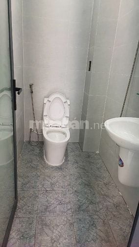 Cần Bán Nhà 1 Trệt 1 lầu (5x20), Giá chỉ 1 tỷ 050 triệu, gần chợ Bình