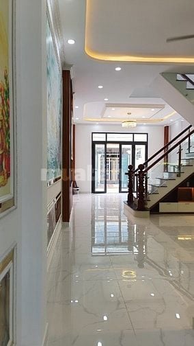 Cần Bán Nhà 1 Trệt 1 lầu (5x20), Giá chỉ 1 tỷ 050 triệu, gần chợ Bình