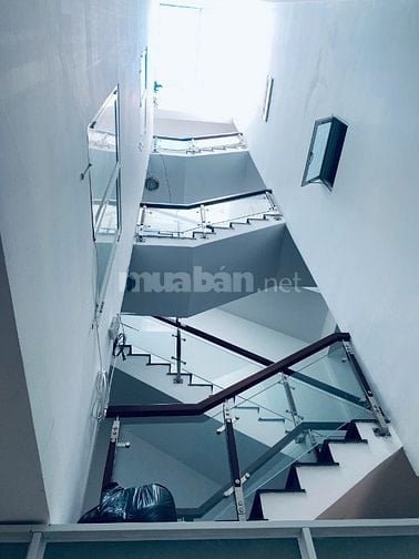 Nhà Quận 2 HXH tránh - ô tô vào nhà - 4 tầng có sân thượng