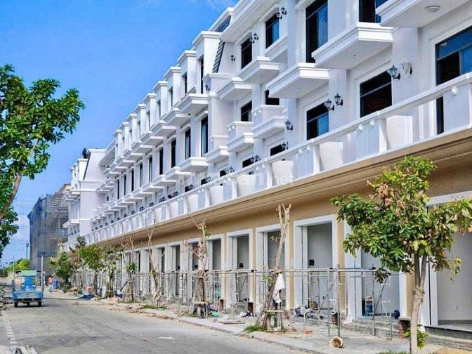 Bán Nhà Phố trung tâm khu K2 Phan Rang, sát Biển, đối diện công viên.