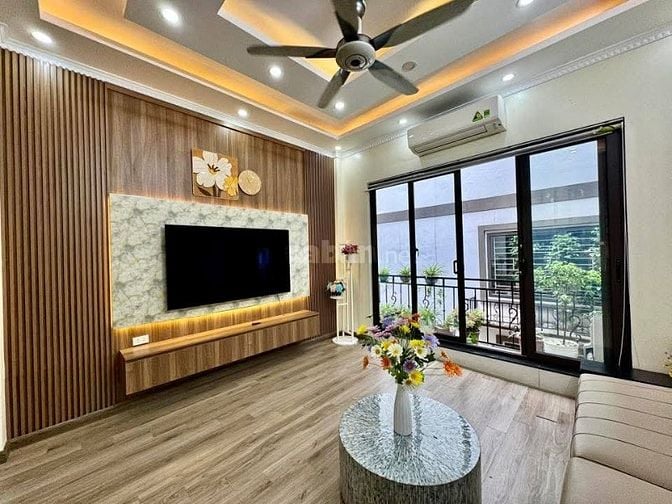 Nhà Đẹp Ngõ Ô TÔ, Phân Lô, Hoàng Mai 42m, 5 tầng, mt 4.2m, giá 15.2 tỷ