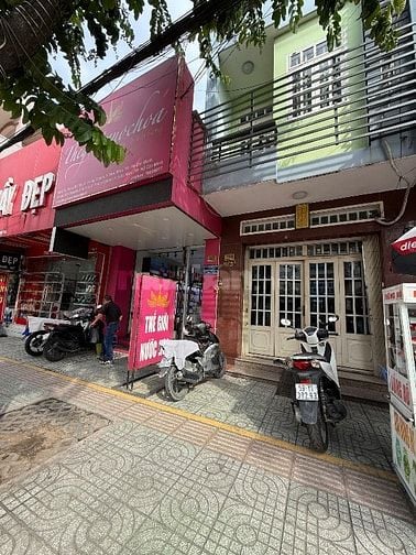 Cho thuê nhà mặt tiền ngang 8,2m địa chỉ 1076-1078 ng Ảnh Thủ - Trung 