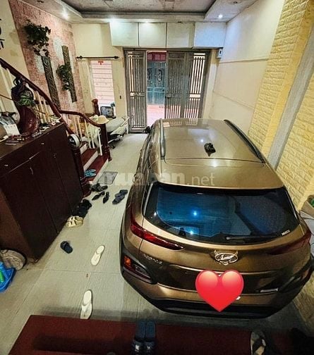 Hoàng Hoa Thám, có nhà bán ô tô tránh, vào nhà, thoáng mát,dân trí cao