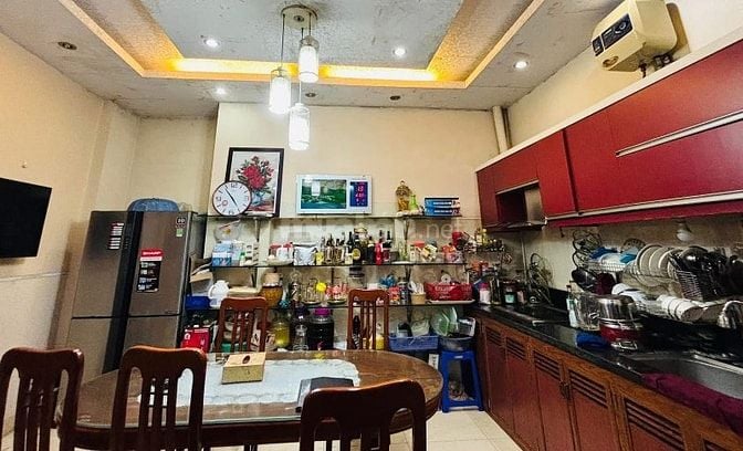 Hoàng Hoa Thám, có nhà bán ô tô tránh, vào nhà, thoáng mát,dân trí cao