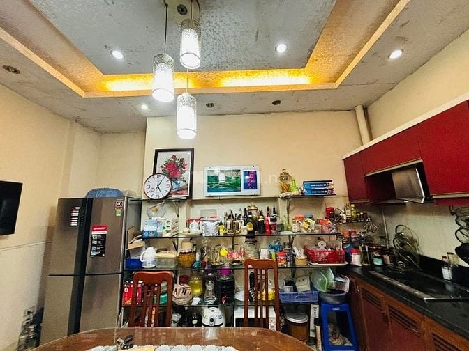 Hoàng Hoa Thám, có nhà bán ô tô tránh, vào nhà, thoáng mát,dân trí cao