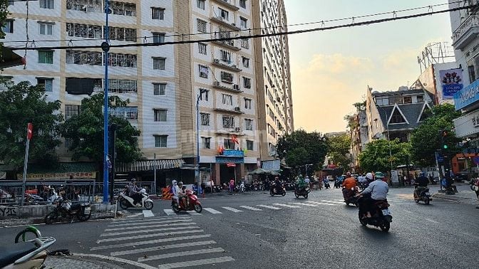 Căn hộ chung cư mặt tiền tầng trệt đường Vũ Huy Tấn kinh doanh sầm uất