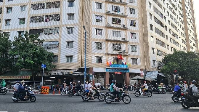 Căn hộ chung cư mặt tiền tầng trệt đường Vũ Huy Tấn kinh doanh sầm uất