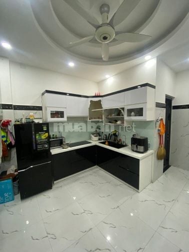Cho thuê nhà nguyên căn mới trong khu dân cư đông đúc