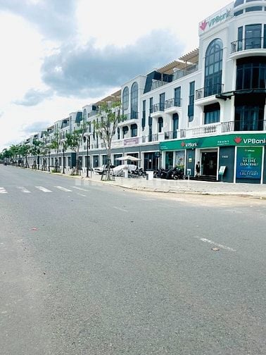Nền đất 163m2 Đối diện VinGroup-Sát trường Học THPT Hậu Nghĩa-Thổ Full