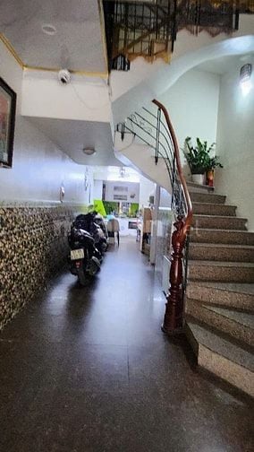 BÁN NHÀ 6 TẦNG số 6 ngõ 111 Vũ Tông Phan, DT 45m2, 10PN full nội thất