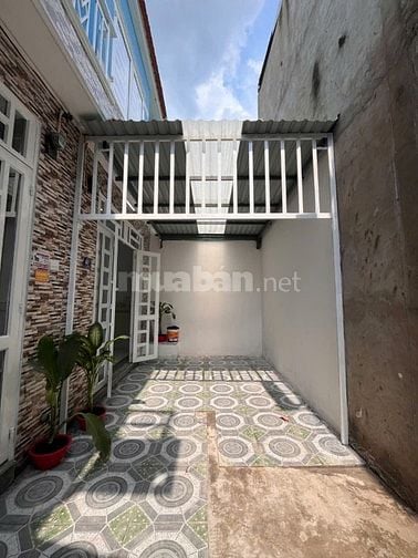 Nhà 1trệt 1lầu cách 3 Mỹ Hạnh 500m, nhận nhà ở ngay với giá 400triệu