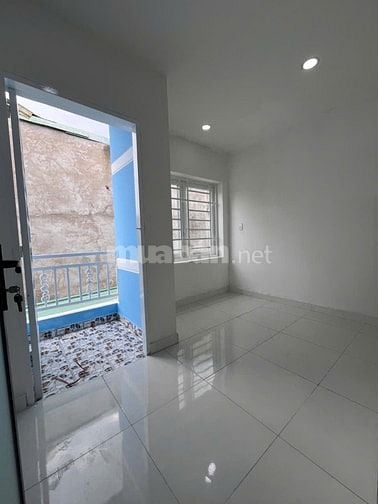 Nhà 1trệt 1lầu cách 3 Mỹ Hạnh 500m, nhận nhà ở ngay với giá 400triệu