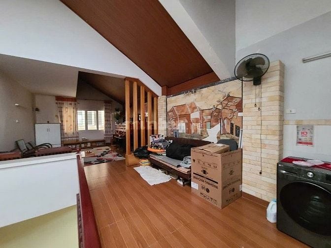 bán nhà phố Làng Việt Kiều 77m2 giá chỉ nhỉnh 26 tỷ, ô tô tránh 
