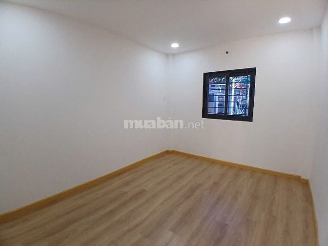 Bán nhà ngay CHỢ - hẻm 139 Trần Đình Xu Quận 1 ngà 2 lầu 4pn 2 mặt tiề