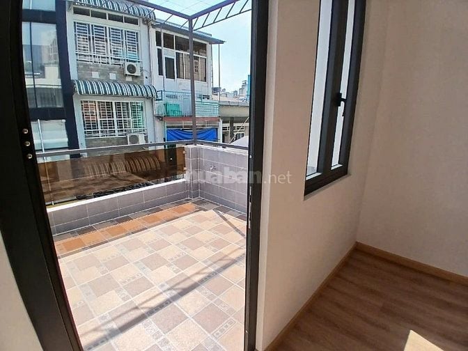 Bán nhà ngay CHỢ - hẻm 139 Trần Đình Xu Quận 1 ngà 2 lầu 4pn 2 mặt tiề