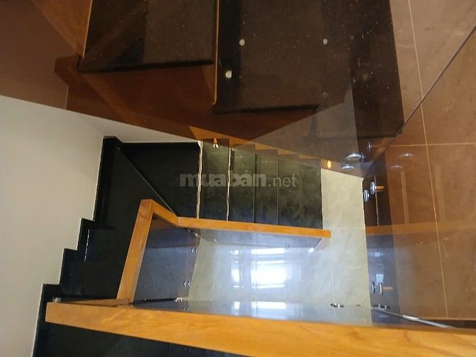 Bán nhà ngay CHỢ - hẻm 139 Trần Đình Xu Quận 1 ngà 2 lầu 4pn 2 mặt tiề