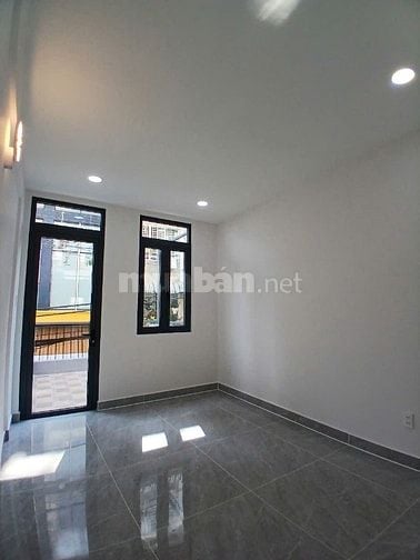 Bán nhà ngay CHỢ - hẻm 139 Trần Đình Xu Quận 1 ngà 2 lầu 4pn 2 mặt tiề