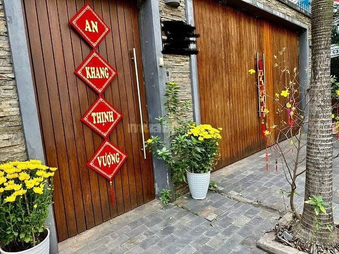 Cho thuê Biêt thự Cộng Hoà, P.4, Q. TB. 8x20m. Hầm 4L. Giá 75tr